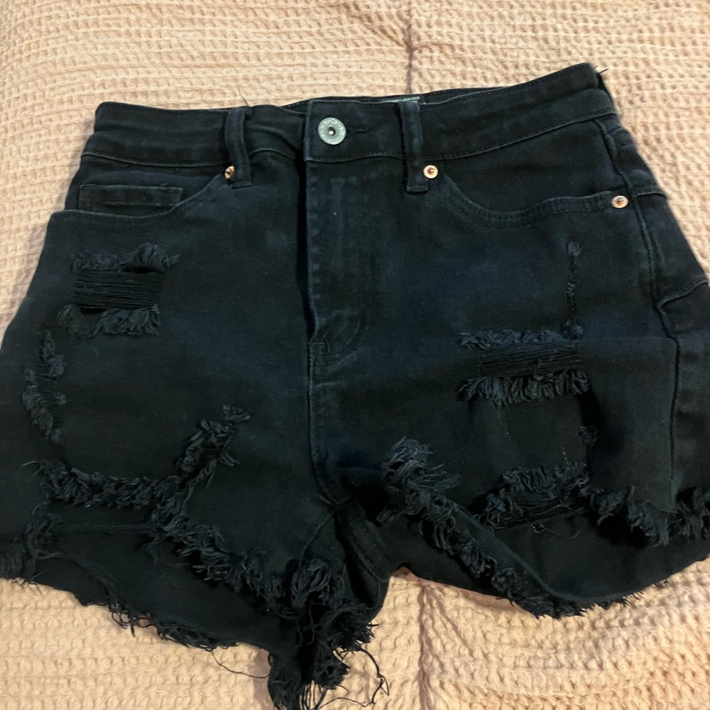black ripped high rise jean shorts ❤︎︎